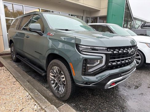 Used 2025 Chevrolet Suburban Z71 w/ Z71 Off-Road Package image 2