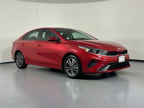 Used 2023 Kia Forte LXS w/ LXS Technology Package FWD image 1