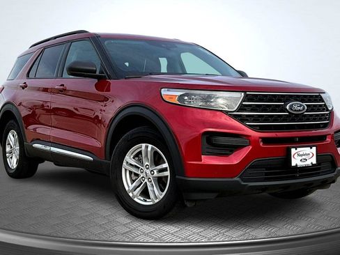Used 2023 Ford Explorer XLT AWD/4WD image 12