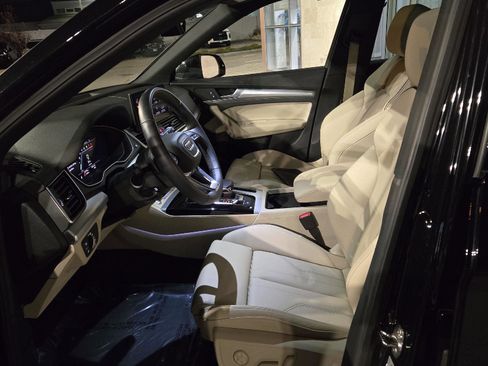 Used 2025 Audi Q5 2.0T Premium image 3