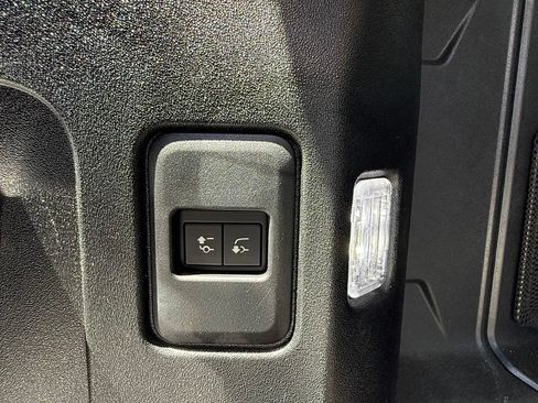Used 2025 Land Rover Defender 110 S AWD/4WD image 28