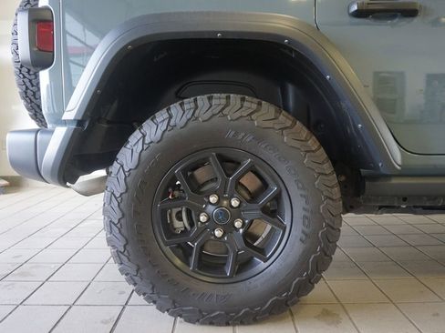 Used 2024 Jeep Wrangler Unlimited AWD/4WD image 31