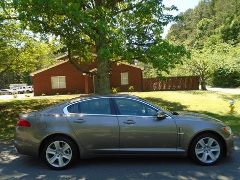 Used 2009 Jaguar XF Luxury RWD image 4