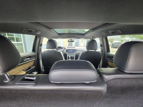 Used 2022 Volkswagen Atlas Cross Sport SE w/ Panoramic Sunroof Package FWD image 13