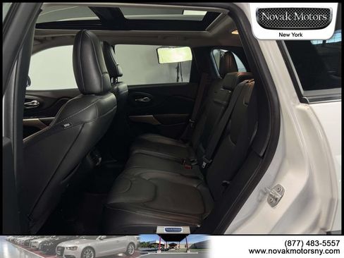 Used 2018 Jeep Cherokee Limited w/ Technology Group AWD/4WD image 13