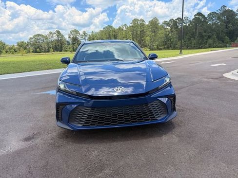 Used 2025 Toyota Camry SE FWD image 14