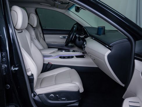 Used 2022 Genesis GV70 2.5T Advanced w/ Advanced Package image 11