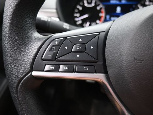 Used 2025 Nissan Altima 2.5 SV FWD image 14