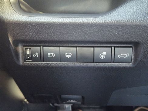 Used 2022 Toyota RAV4 XLE Premium image 25