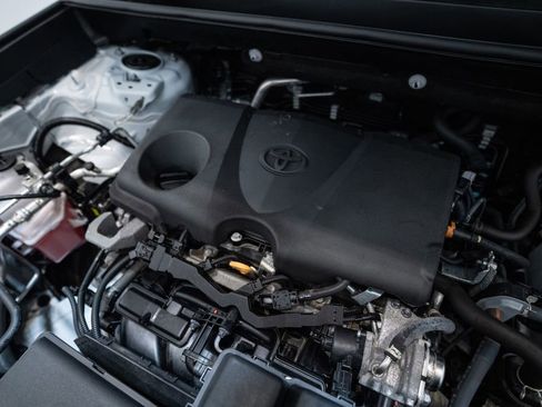 Used 2024 Toyota RAV4 LE image 33