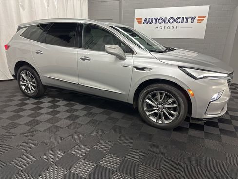 Used 2022 Buick Enclave Premium image 2