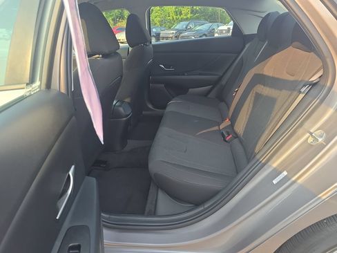 Used 2023 Hyundai Elantra SE FWD image 16