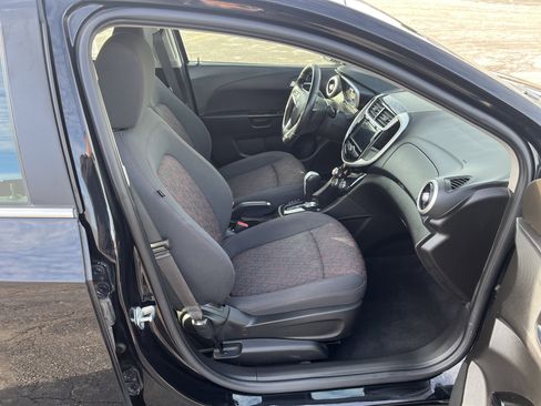 Used 2019 Chevrolet Sonic LT w/ Convenience Package image 16