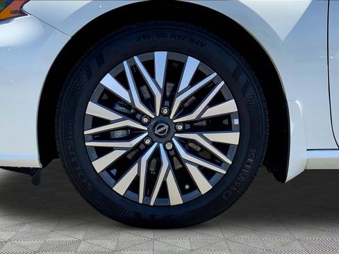 Used 2024 Nissan Altima 2.5 SV w/ SV Premium Package image 22