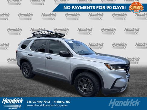 Certified 2025 Honda Pilot TrailSport image 1