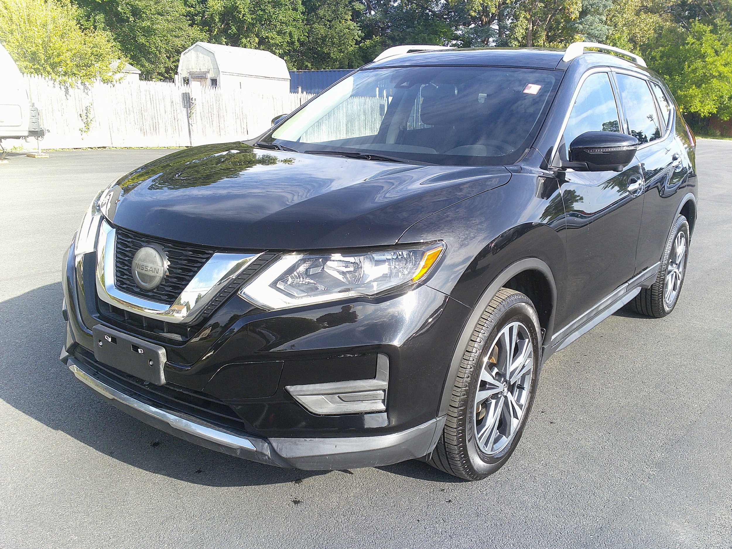 Used 2019 Nissan Rogue SV w/ Premium Package AWD/4WD image 2