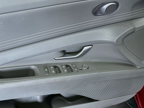Used 2025 Hyundai Elantra SEL FWD image 15