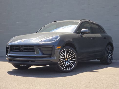 Certified 2026 Porsche Macan AWD/4WD image 1