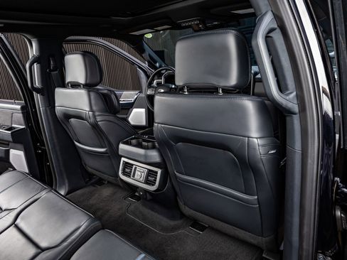 Used 2025 Ford F450 Platinum w/ FX4 Off-Road Package image 32