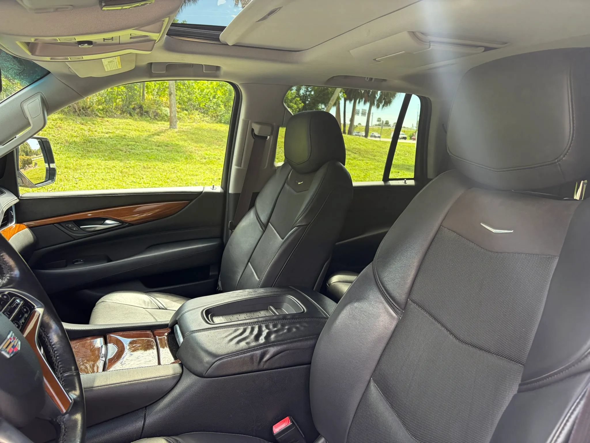 Used 2016 Cadillac Escalade Luxury RWD image 18