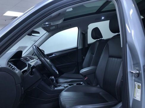 Used 2022 Volkswagen Tiguan SE image 19