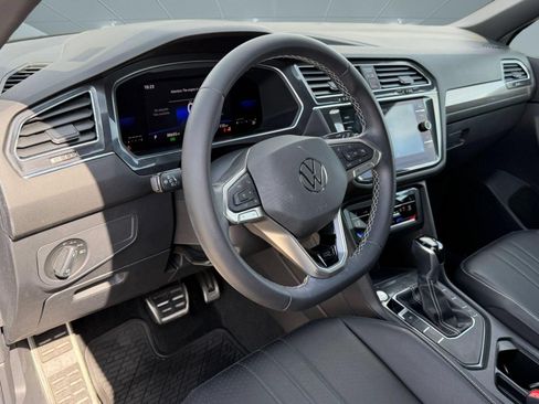 Certified 2023 Volkswagen Tiguan SE R-Line FWD image 4