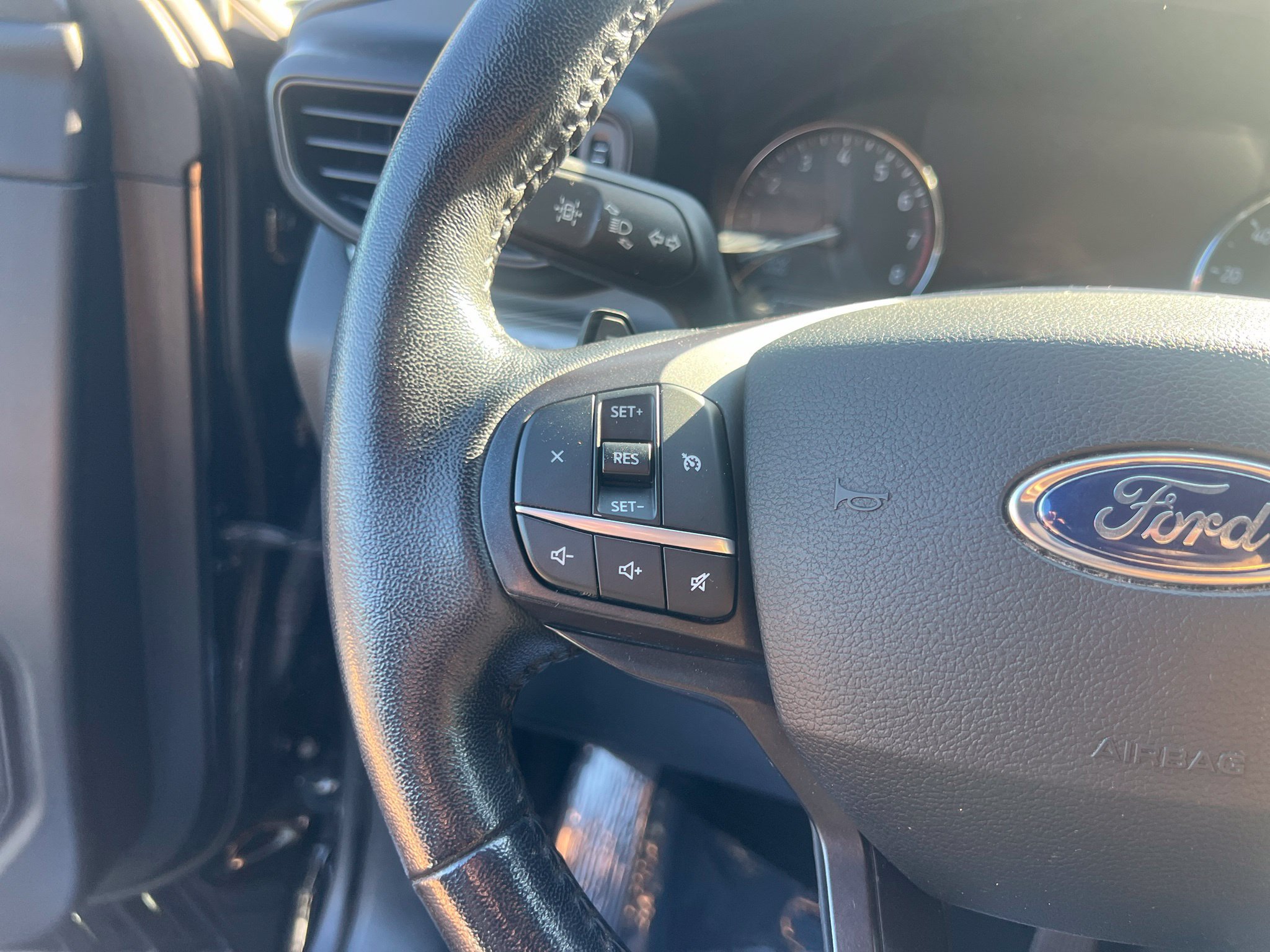 Used 2020 Ford Explorer XLT w/ Comfort Package AWD/4WD image 20