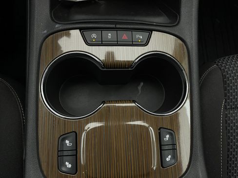 Used 2020 GMC Acadia SLE w/ Driver Convenience Package FWD image 27