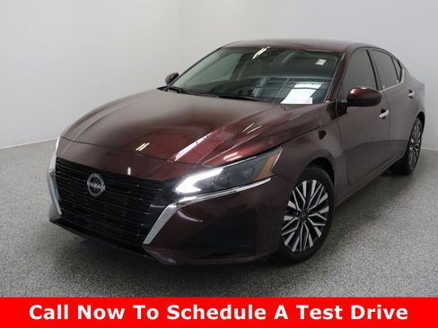 Used 2023 Nissan Altima 2.5 SV image 2