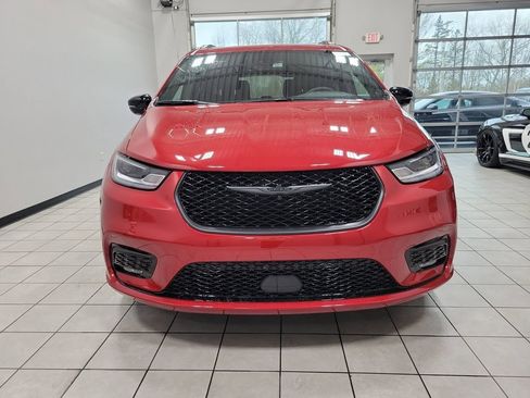 New 2026 Chrysler Pacifica Select w/ S Appearance Package image 3