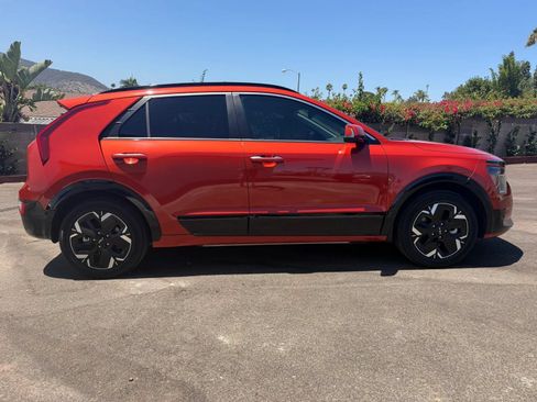 Used 2023 Kia Niro Wave FWD image 4