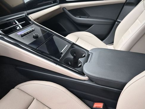 Used 2025 Porsche Panamera image 21