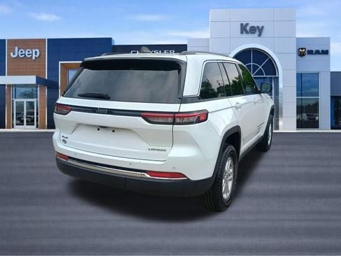Used 2023 Jeep Grand Cherokee Laredo w/ Luxury Tech Group I AWD/4WD image 5