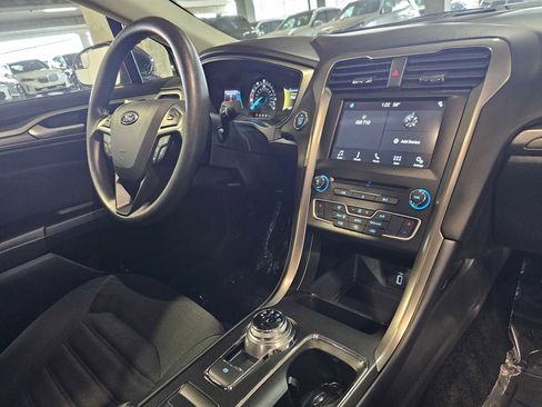 Used 2018 Ford Fusion SE w/ Fusion SE Technology Package FWD image 33