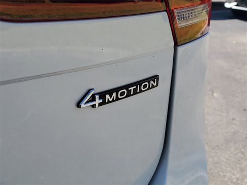 Used 2022 Volkswagen Tiguan SEL R-Line image 7