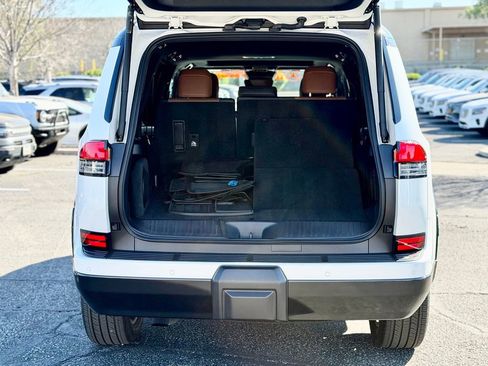 Used 2025 Lexus GX 550 w/ Accessory Package (2T) image 9