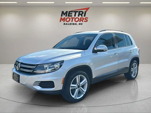 Used 2016 Volkswagen Tiguan S image 2