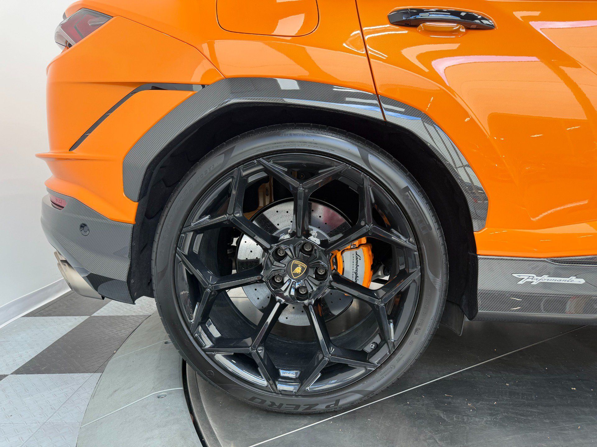 Used 2024 Lamborghini Urus Performante AWD/4WD image 28
