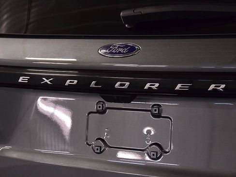 Used 2025 Ford Explorer Active AWD/4WD image 12