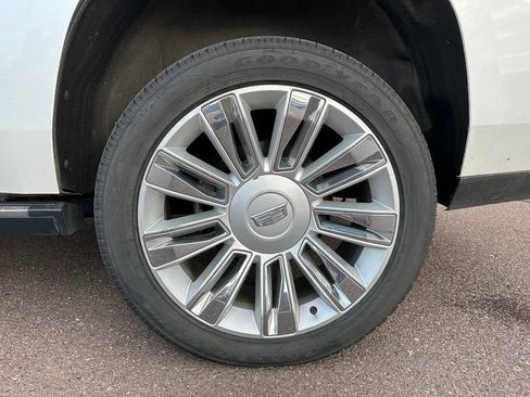 Used 2019 Cadillac Escalade Platinum AWD/4WD image 41