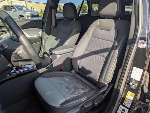 Used 2025 Chevrolet Trax LT w/ LT Convenience Package image 14