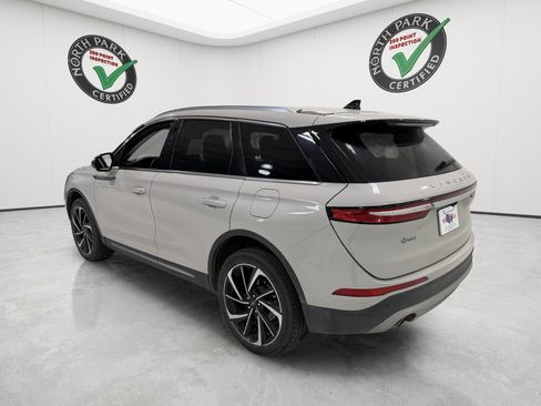 Used 2023 Lincoln Corsair Reserve FWD image 3