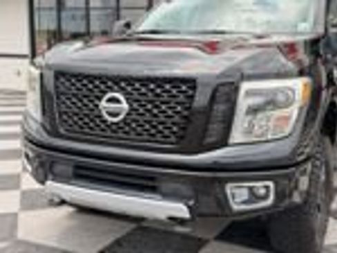 Used 2016 Nissan Titan PRO-4X w/ Pro-4x Convenience Package AWD/4WD image 13