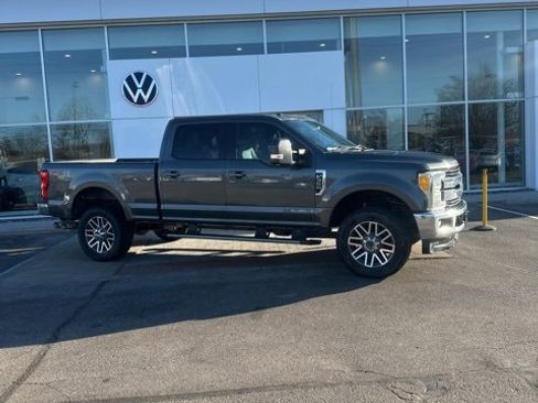 Used 2017 Ford F350 Lariat image 2