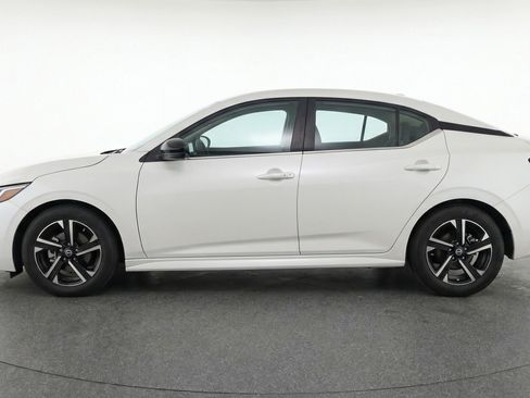 Used 2025 Nissan Sentra SV image 5
