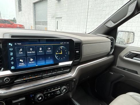 Used 2024 Chevrolet Silverado 1500 LTZ AWD/4WD image 17