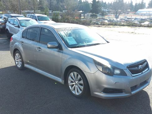 Used 2010 Subaru Legacy 2.5i Limited image 4
