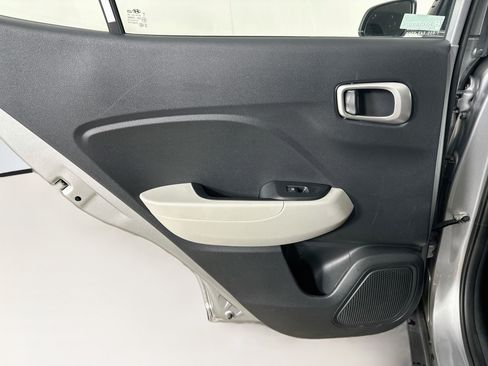Used 2025 Hyundai Venue SEL FWD image 25