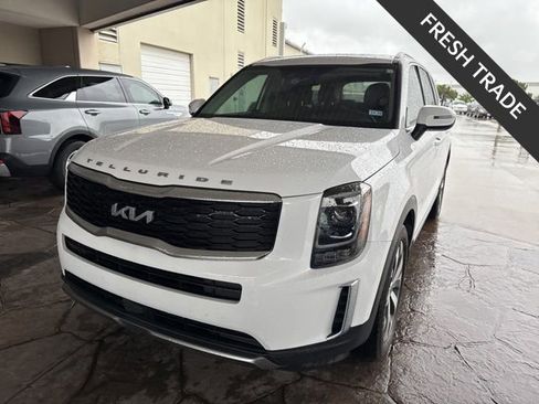 Certified 2022 Kia Telluride S image 2