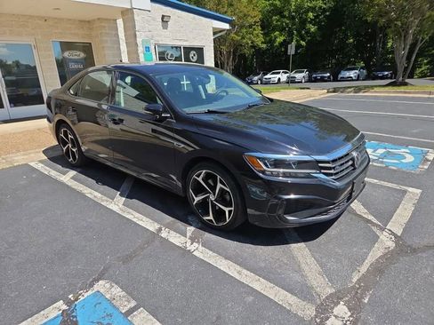 Used 2020 Volkswagen Passat 2.0T R-Line FWD image 4